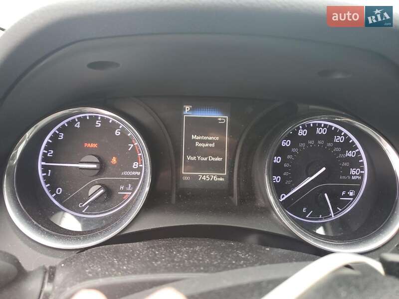 Седан Toyota Camry 2019 в Киеве