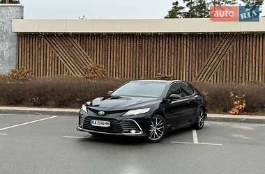 Седан Toyota Camry 2022 в Киеве