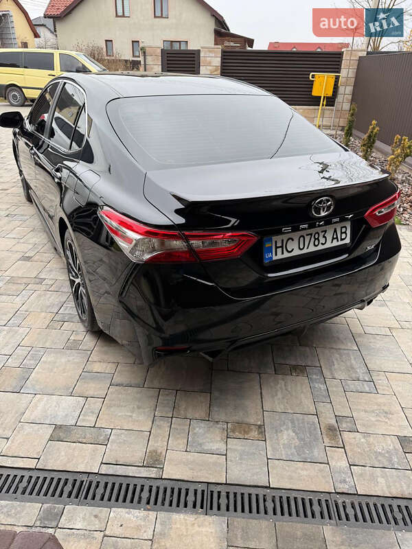 Седан Toyota Camry 2018 в Львове