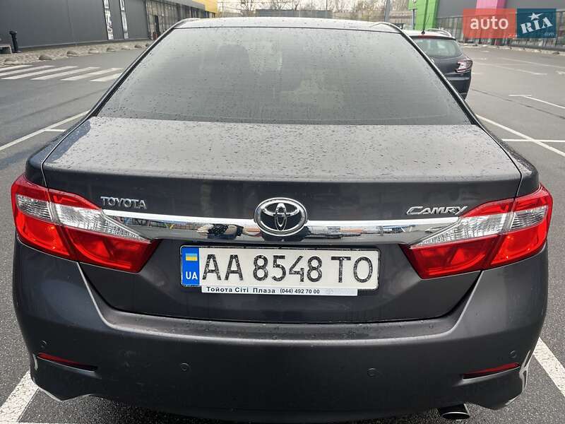 Седан Toyota Camry 2012 в Киеве