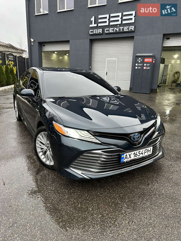 Седан Toyota Camry 2018 в Харкові