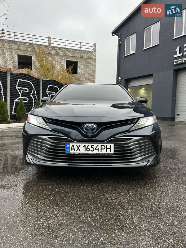 Седан Toyota Camry 2018 в Харкові