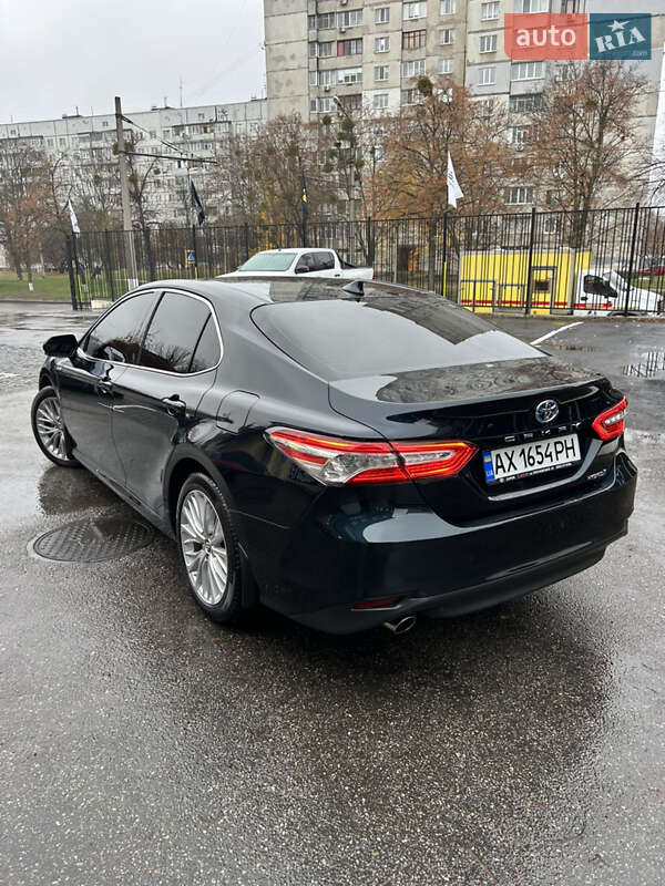 Седан Toyota Camry 2018 в Харкові