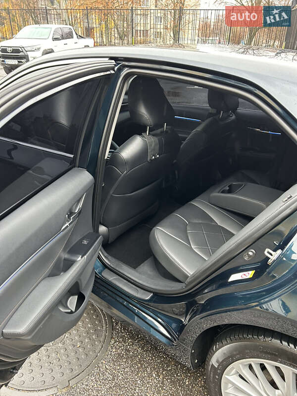 Седан Toyota Camry 2018 в Харкові