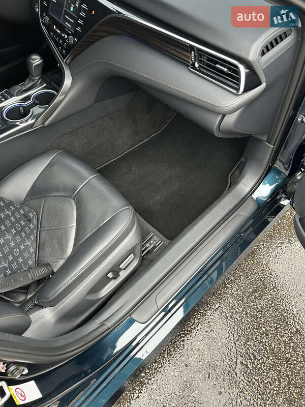 Седан Toyota Camry 2018 в Харкові