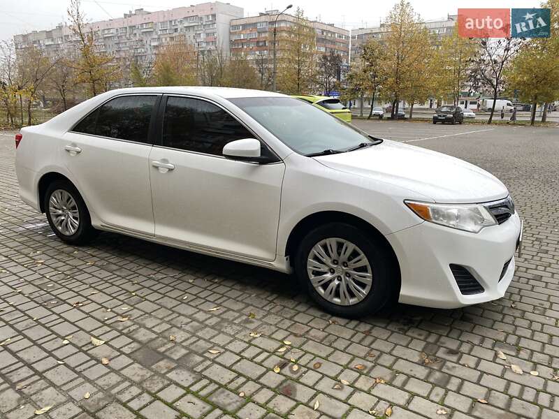 Седан Toyota Camry 2013 в Запорожье