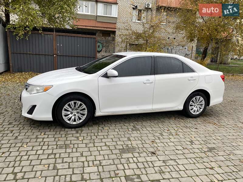Седан Toyota Camry 2013 в Запорожье