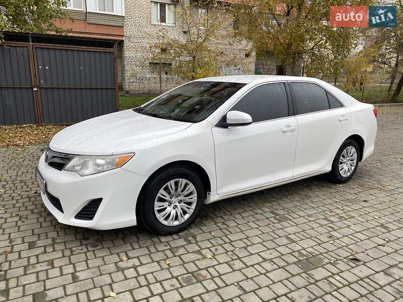 Седан Toyota Camry 2013 в Запорожье