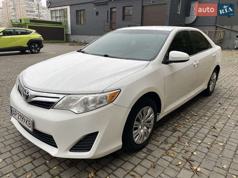Седан Toyota Camry 2013 в Запорожье