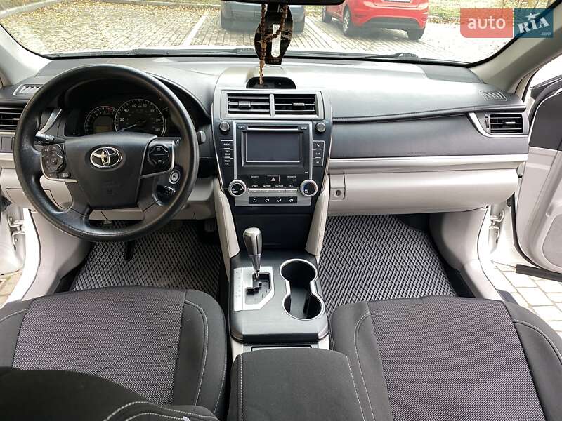 Седан Toyota Camry 2013 в Запорожье