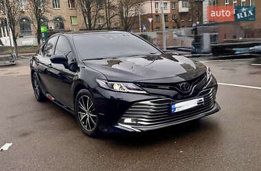 Седан Toyota Camry 2017 в Киеве