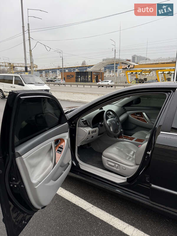 Седан Toyota Camry 2008 в Киеве