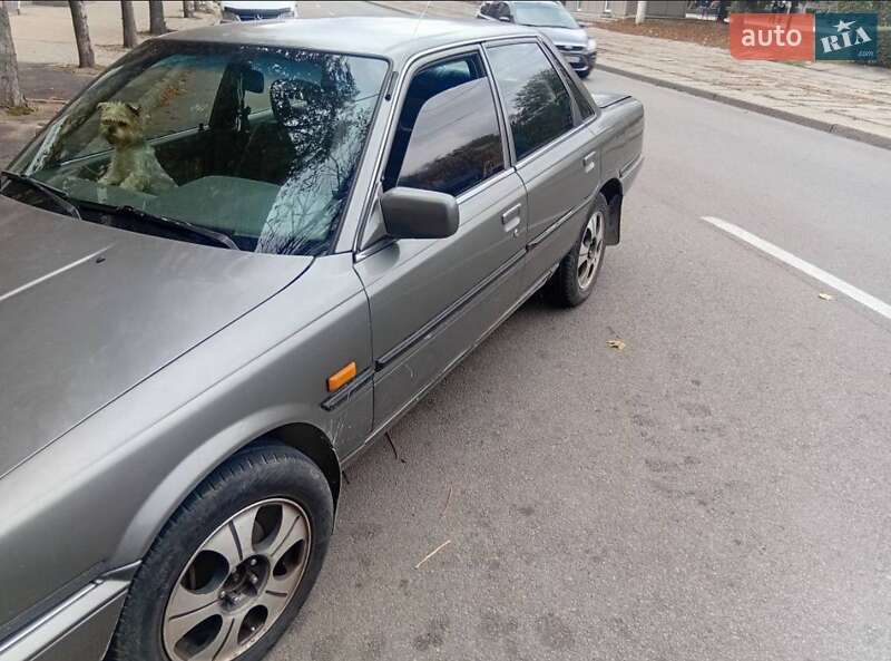 Седан Toyota Camry 1986 в Каменском