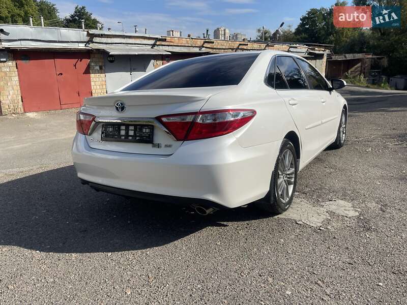 Седан Toyota Camry 2017 в Киеве