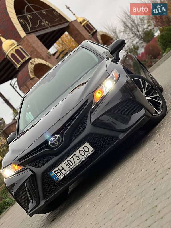 Седан Toyota Camry 2018 в Одессе