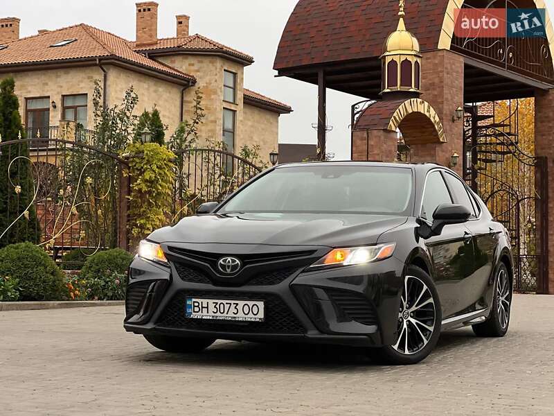 Седан Toyota Camry 2018 в Одессе