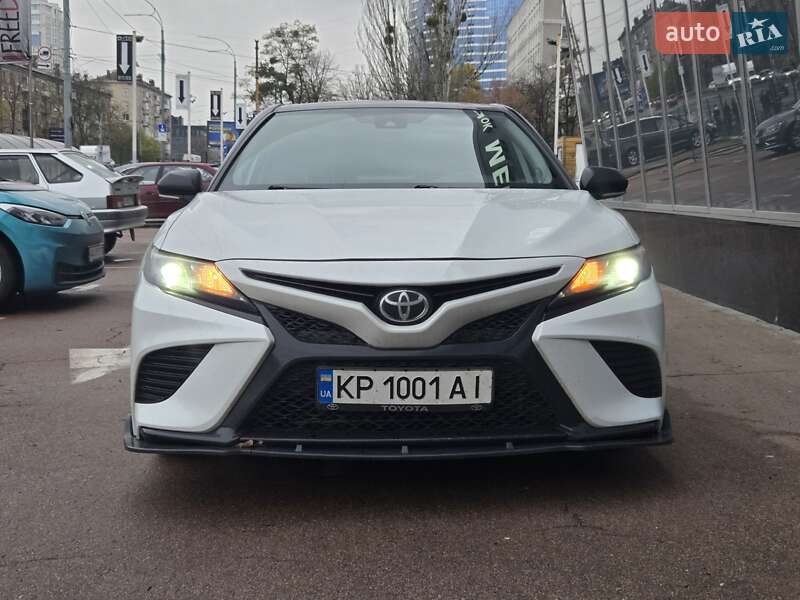 Седан Toyota Camry 2021 в Киеве