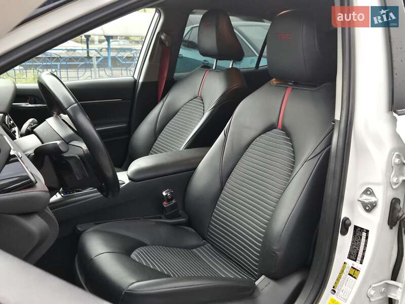 Седан Toyota Camry 2021 в Киеве