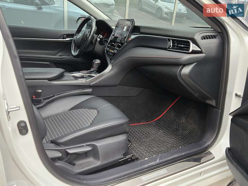 Седан Toyota Camry 2021 в Киеве