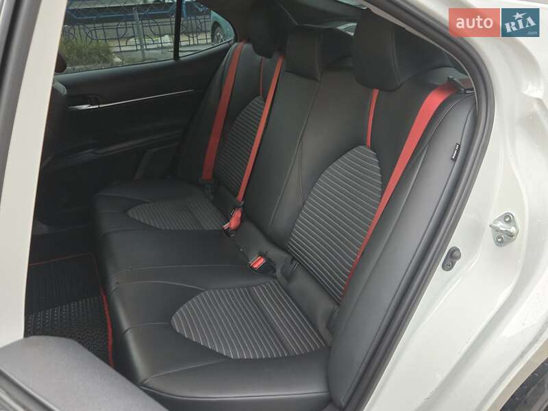 Седан Toyota Camry 2021 в Киеве