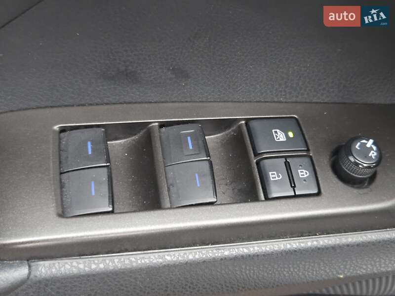 Седан Toyota Camry 2021 в Киеве