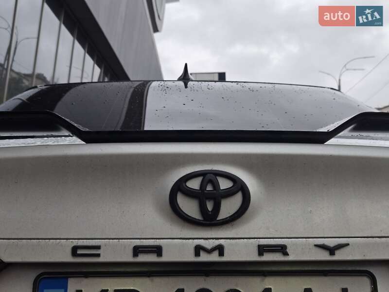 Седан Toyota Camry 2021 в Киеве