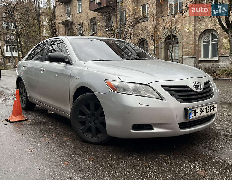 Седан Toyota Camry 2006 в Киеве