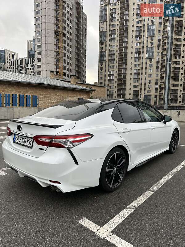 Седан Toyota Camry 2019 в Киеве