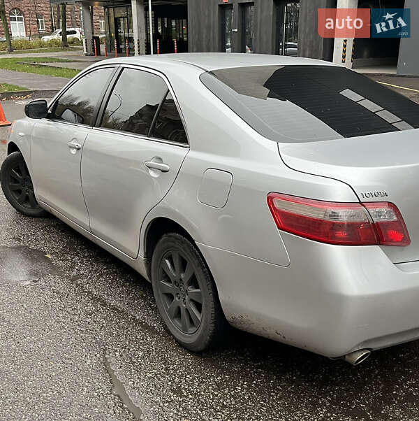 Седан Toyota Camry 2006 в Киеве