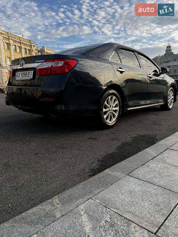 Седан Toyota Camry 2011 в Харькове