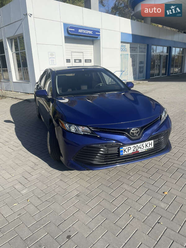 Седан Toyota Camry 2017 в Запорожье