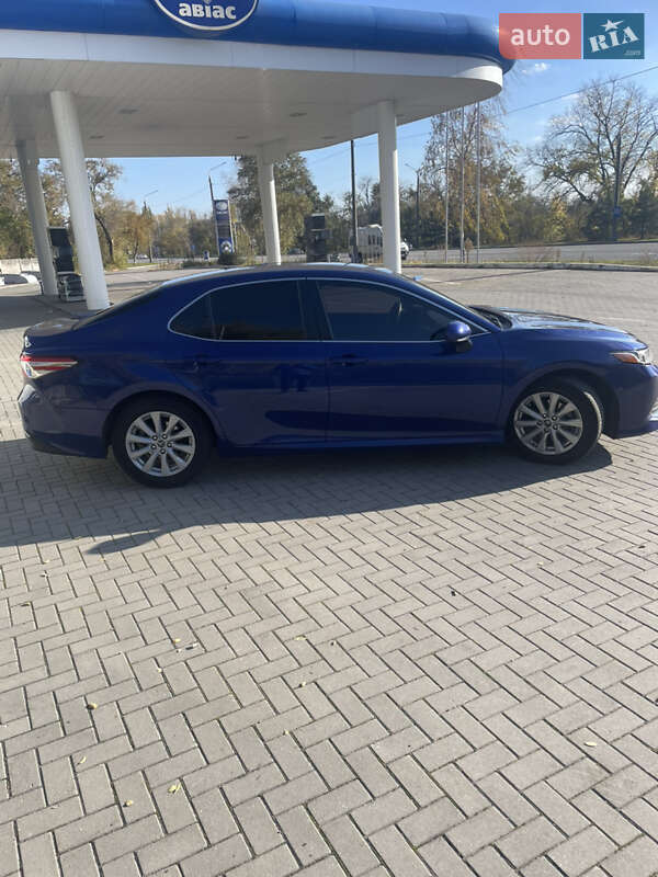 Седан Toyota Camry 2017 в Запорожье