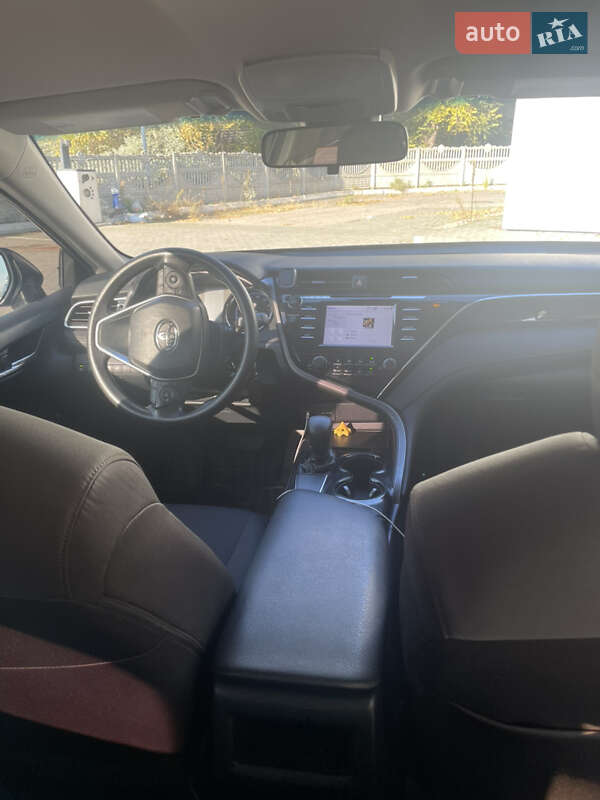 Седан Toyota Camry 2017 в Запорожье