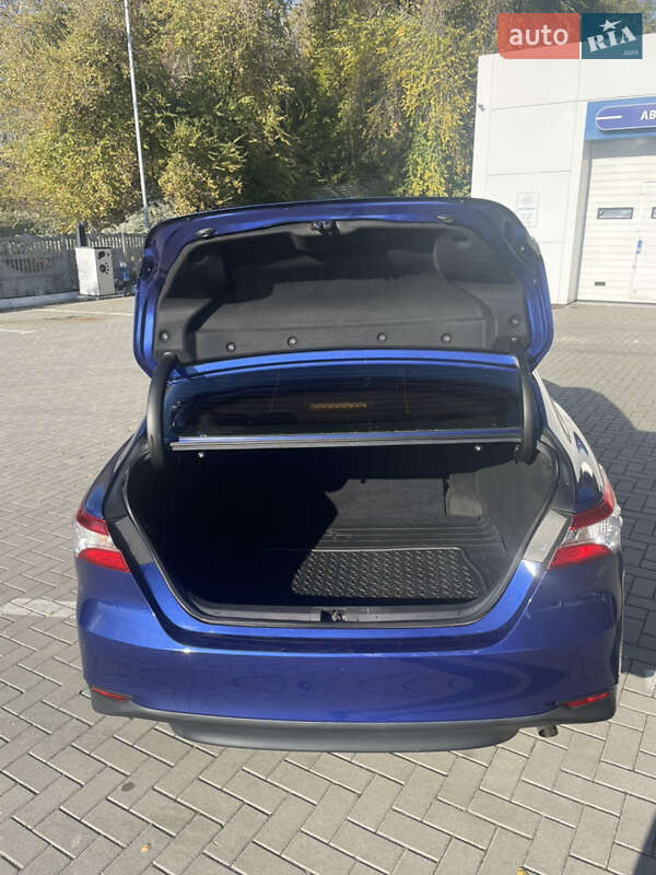 Седан Toyota Camry 2017 в Запорожье