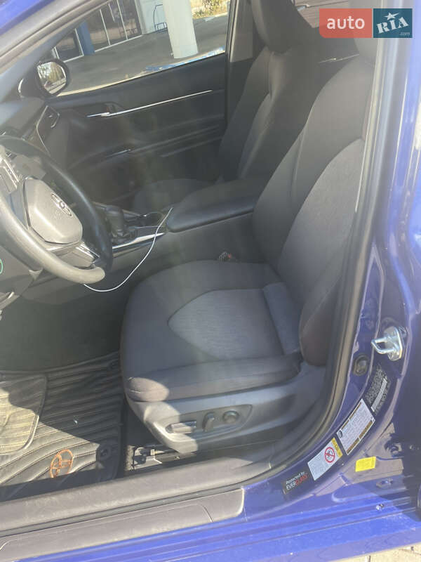 Седан Toyota Camry 2017 в Запорожье