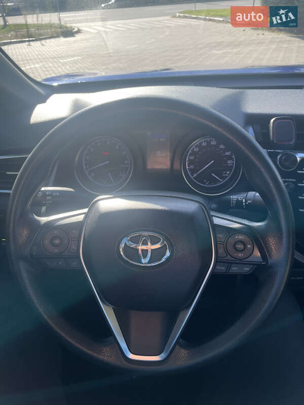 Седан Toyota Camry 2017 в Запорожье