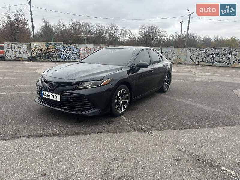 Седан Toyota Camry 2018 в Харькове