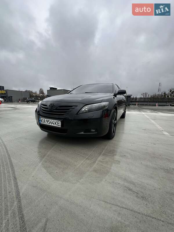 Седан Toyota Camry 2008 в Киеве