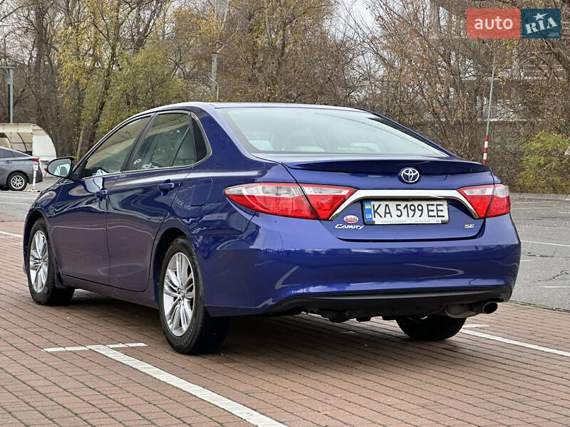Седан Toyota Camry 2015 в Киеве