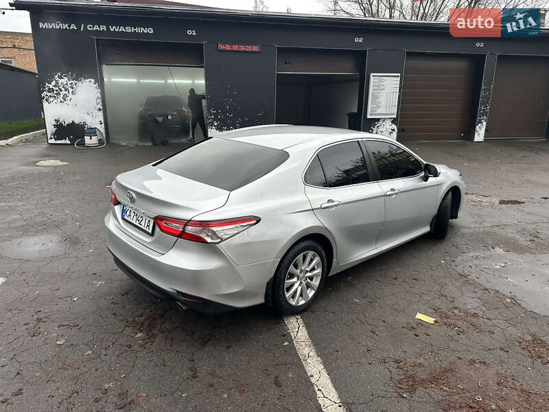 Седан Toyota Camry 2018 в Киеве