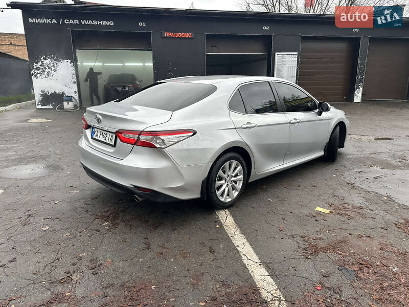 Седан Toyota Camry 2018 в Киеве