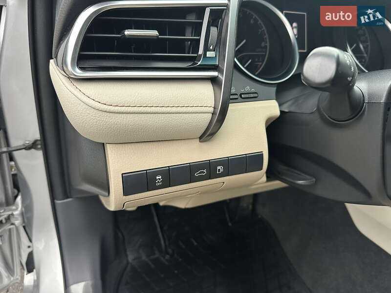 Седан Toyota Camry 2018 в Киеве