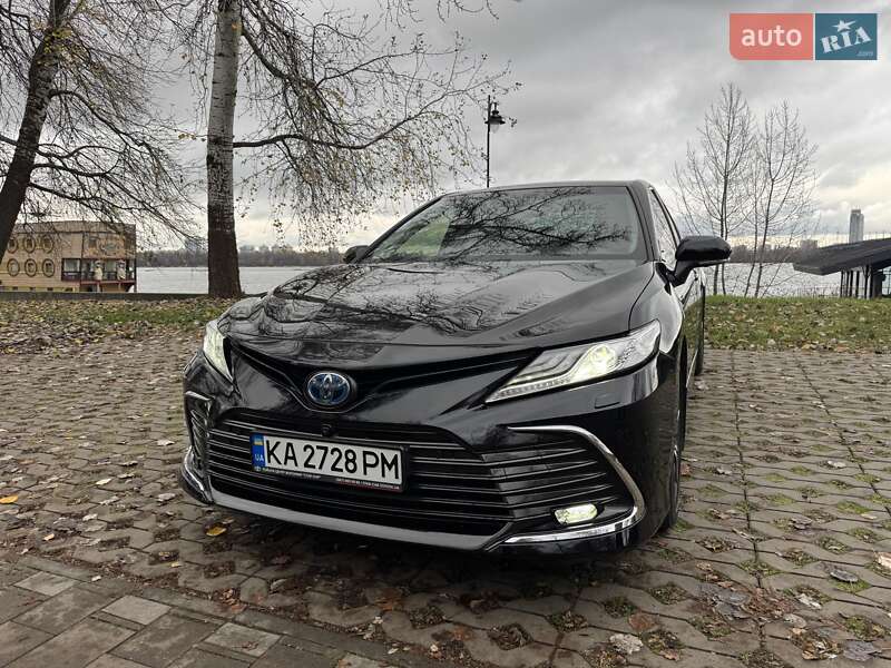 Седан Toyota Camry 2023 в Києві