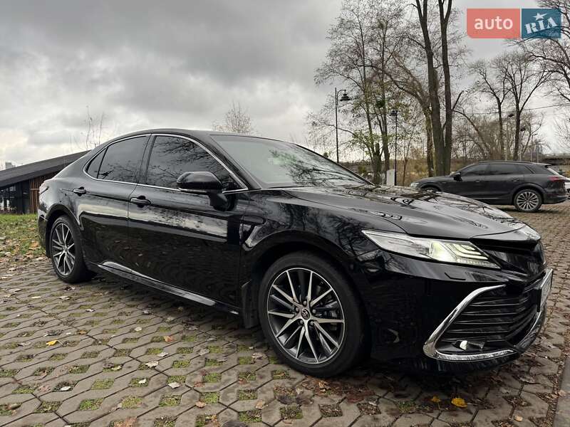 Седан Toyota Camry 2023 в Києві