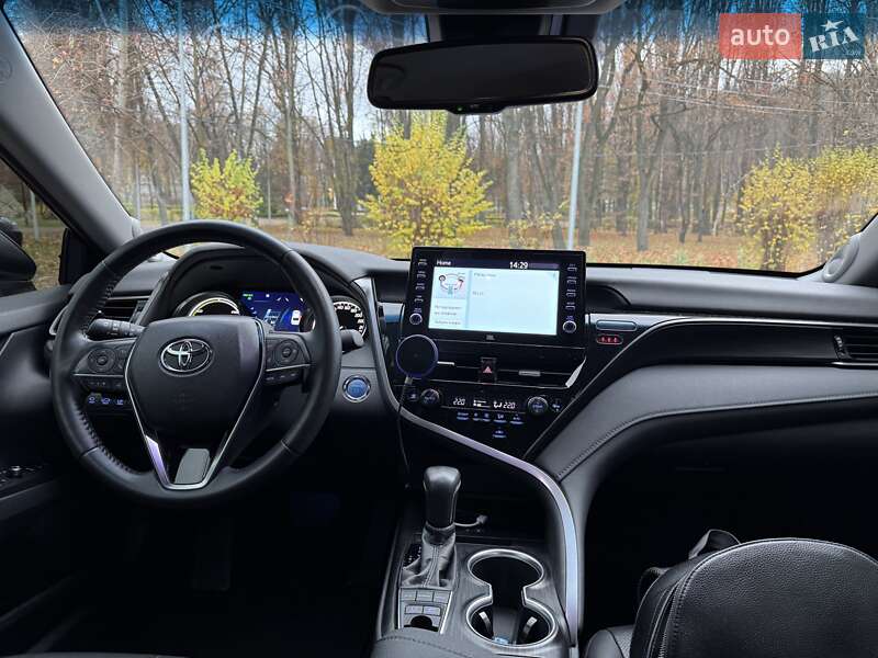 Седан Toyota Camry 2023 в Києві