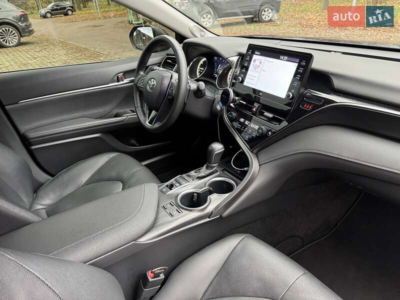 Седан Toyota Camry 2023 в Києві