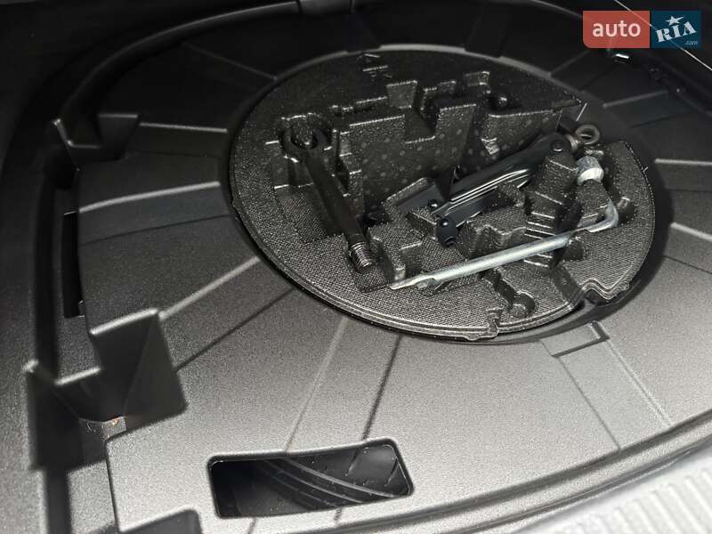 Седан Toyota Camry 2023 в Києві