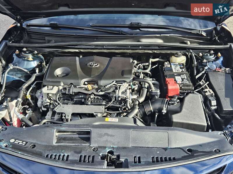 Седан Toyota Camry 2018 в Києві