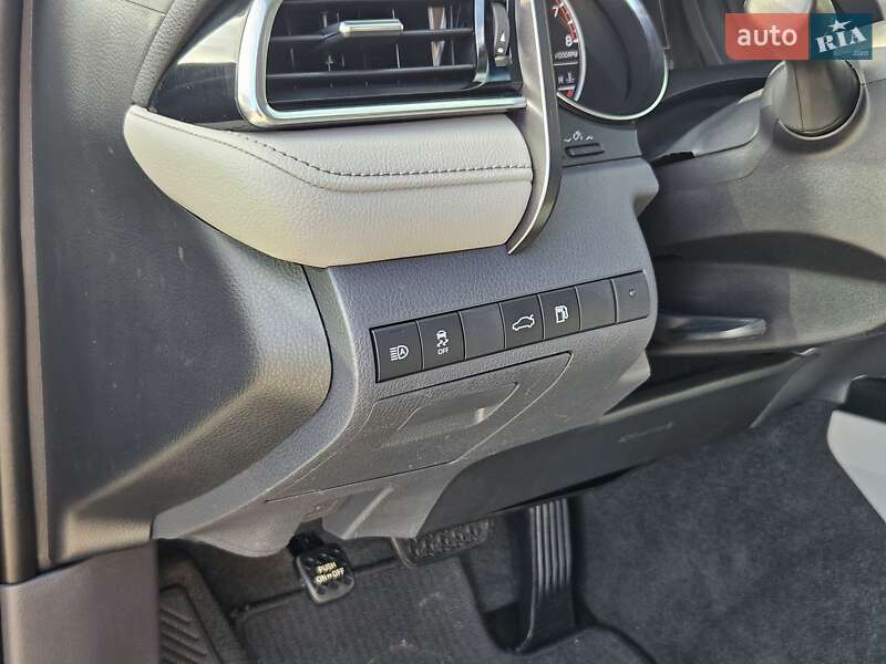 Седан Toyota Camry 2018 в Києві