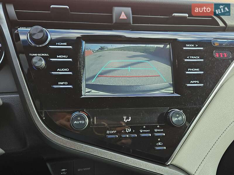 Седан Toyota Camry 2018 в Києві